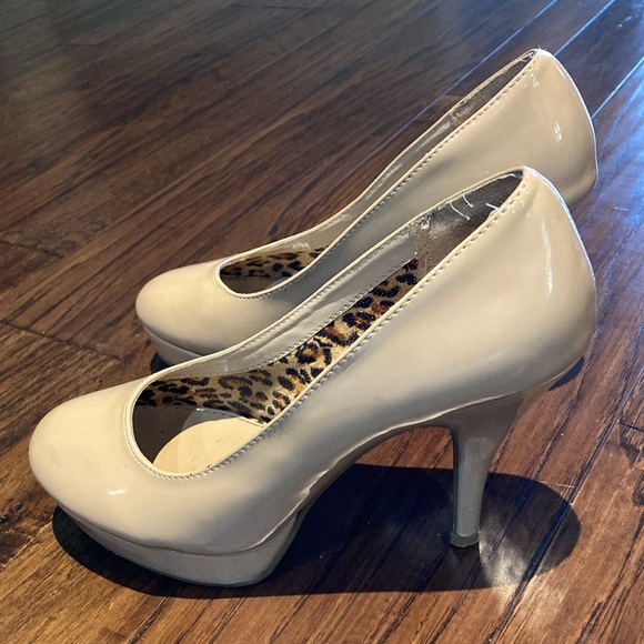 Unlisted by Kenneth Cole Nude Shiny Patent Leather Heels - Picture 2 of 9